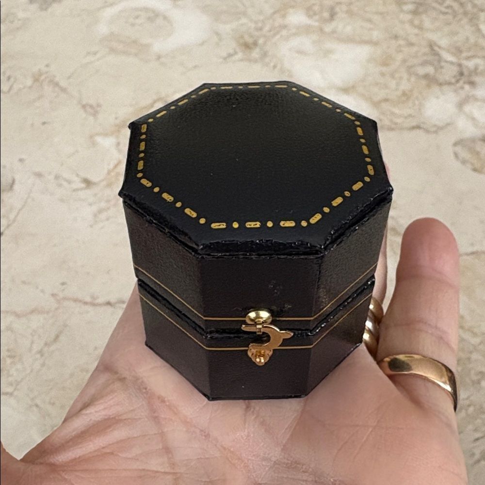 NEW! Antique Style Black & Gold Leatherette Mini Octagonal Ring Case & Box - Picture 4 of 11
